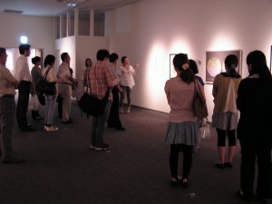 説明をしている様子