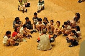 子どもたちみんな、何が始まるのかとワクワク