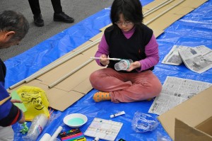 こちらは、プラスチックのコップを竹に