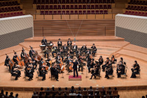 【写真】モーツァルトとしては大きめの編成でアンサンブルを紡ぐ東京交響楽団