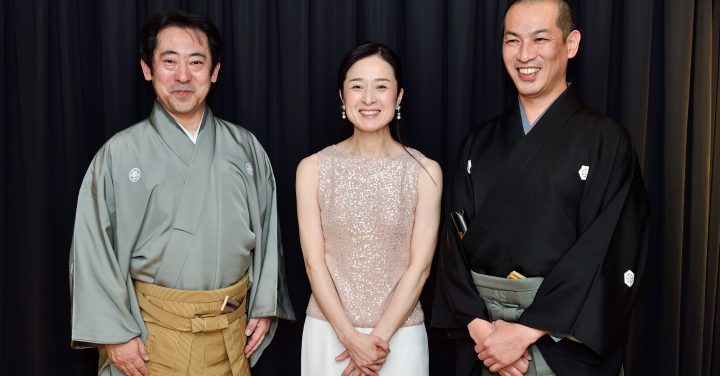 【写真】終演後、3人そろっての集合写真。すてきな笑顔です。