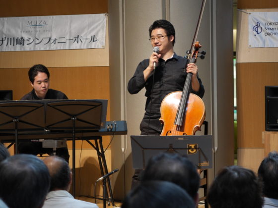 【写真】曲間にトークをされる大宮さん。