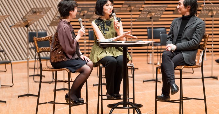 【写真】プレトークの様子。飯田有抄さんの司会（左側）に、松居直美さん（真ん中）、権代敦彦さん（右側）がプログラムや作品の意図について語っていきました。