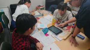 【写真】謎の最終調整作業！