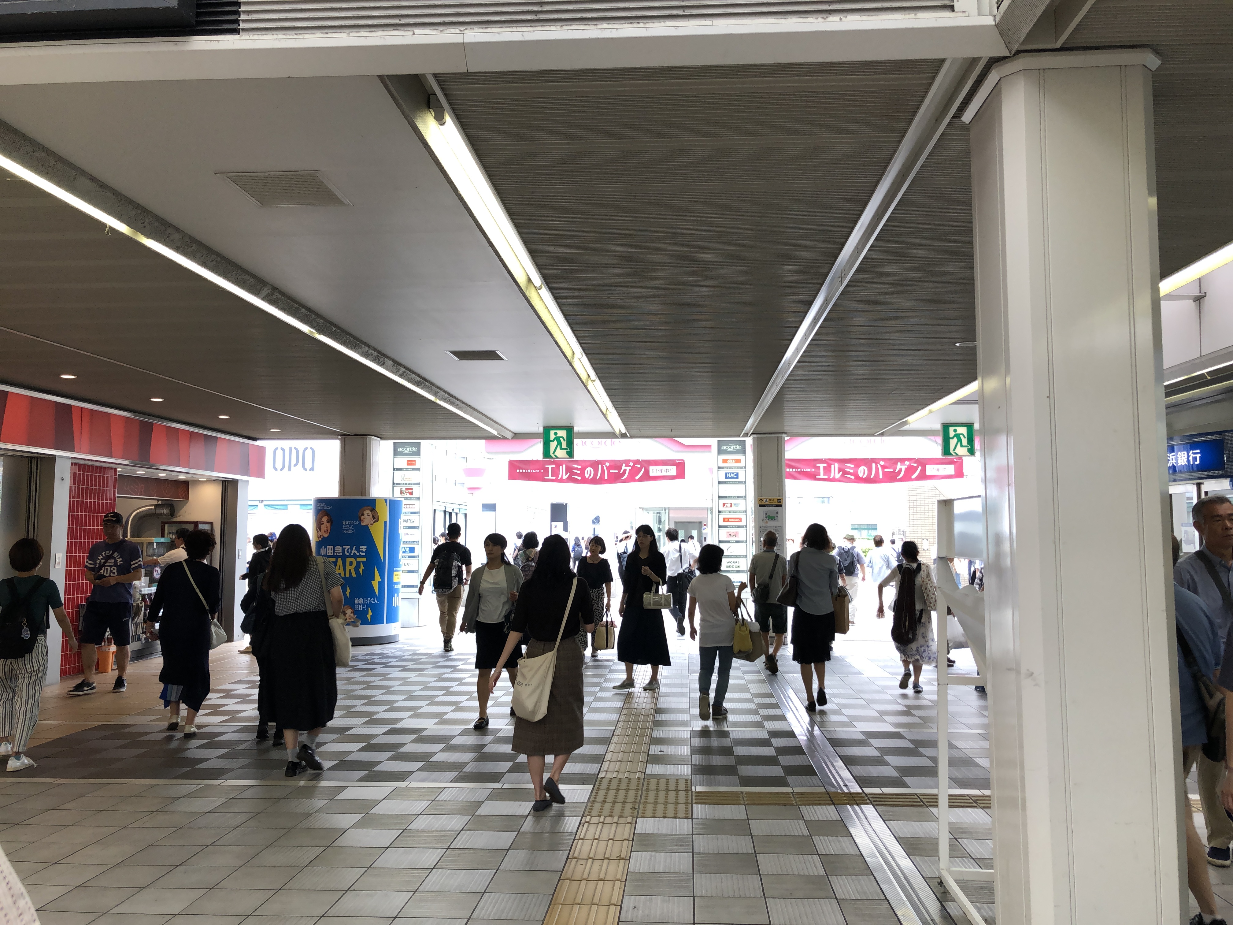 改札出た場所。屋根付き。