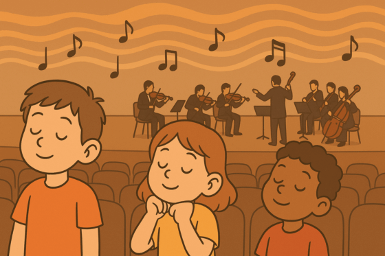 音の層を感じながら、舞台上の演奏を聴く子どもたち。