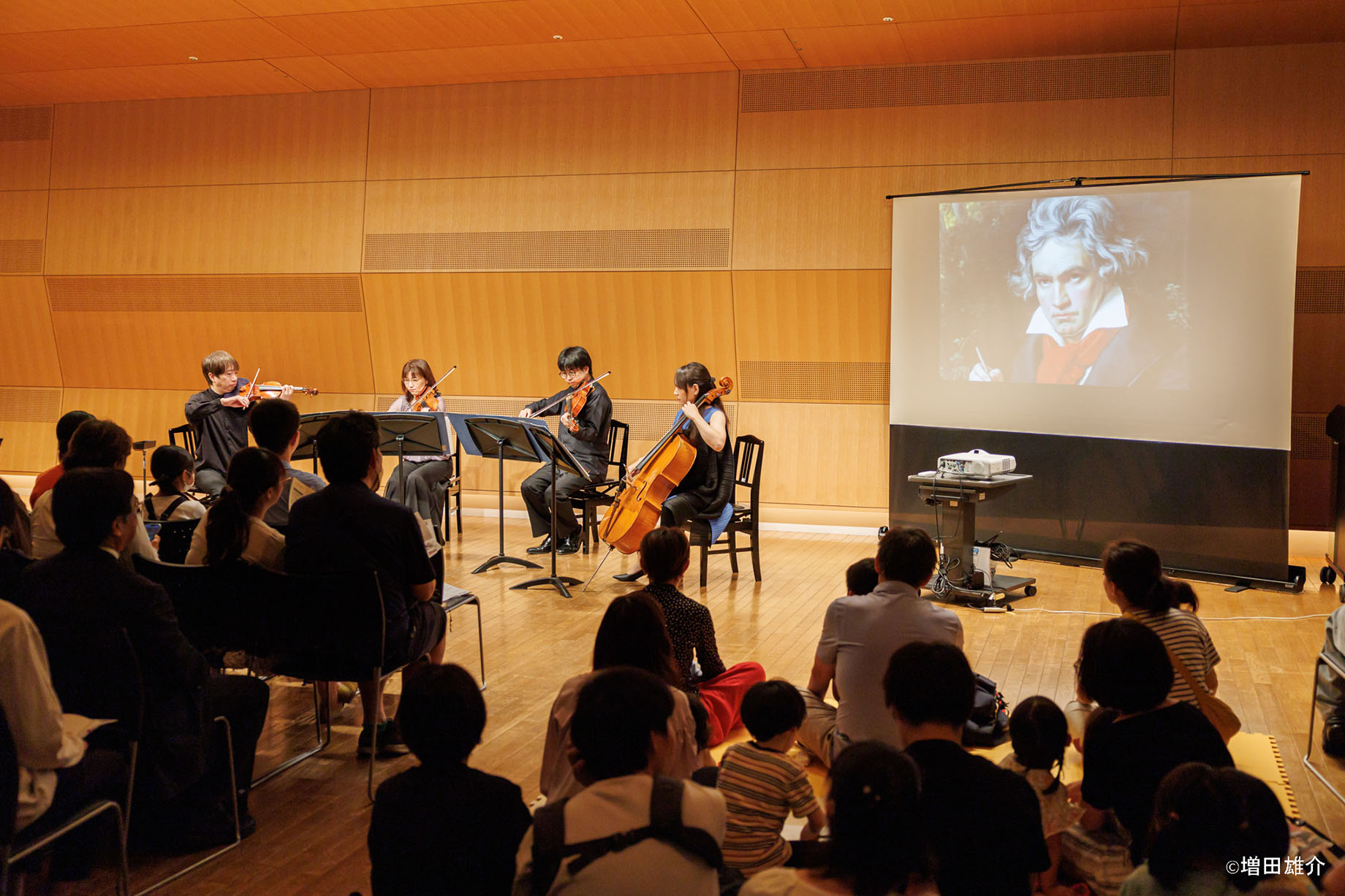 小さなプロデューサーたちの「ダダダダーンコンサート~音楽の扉がいま開かれる」コンサートの様子