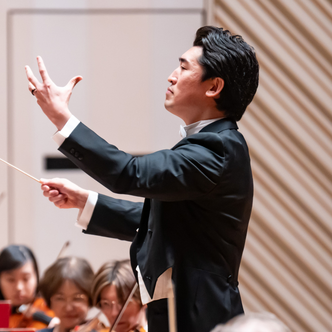 東京交響楽団正指揮者　原田慶太楼